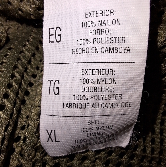 A pair of Speedo men's swim trunks in a size XL. Pre-loved in great condition - Picture 4 of 6